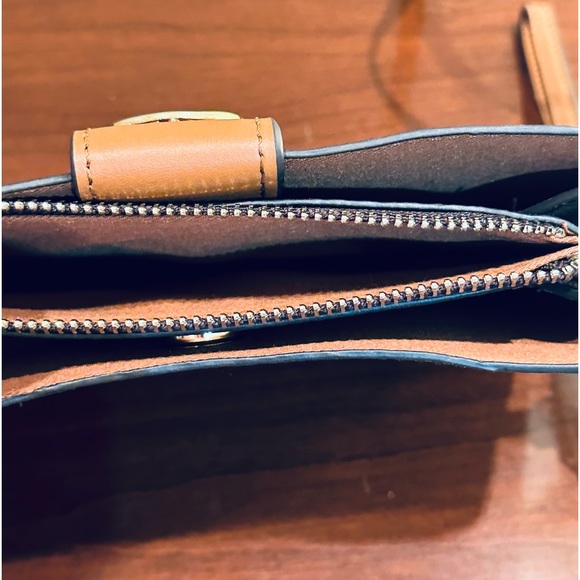 🌟HP🌟NWOT Brown/Tan Vegan Leather Chain Wristlet Crossbody Nanette Lepore - Picture 7 of 12